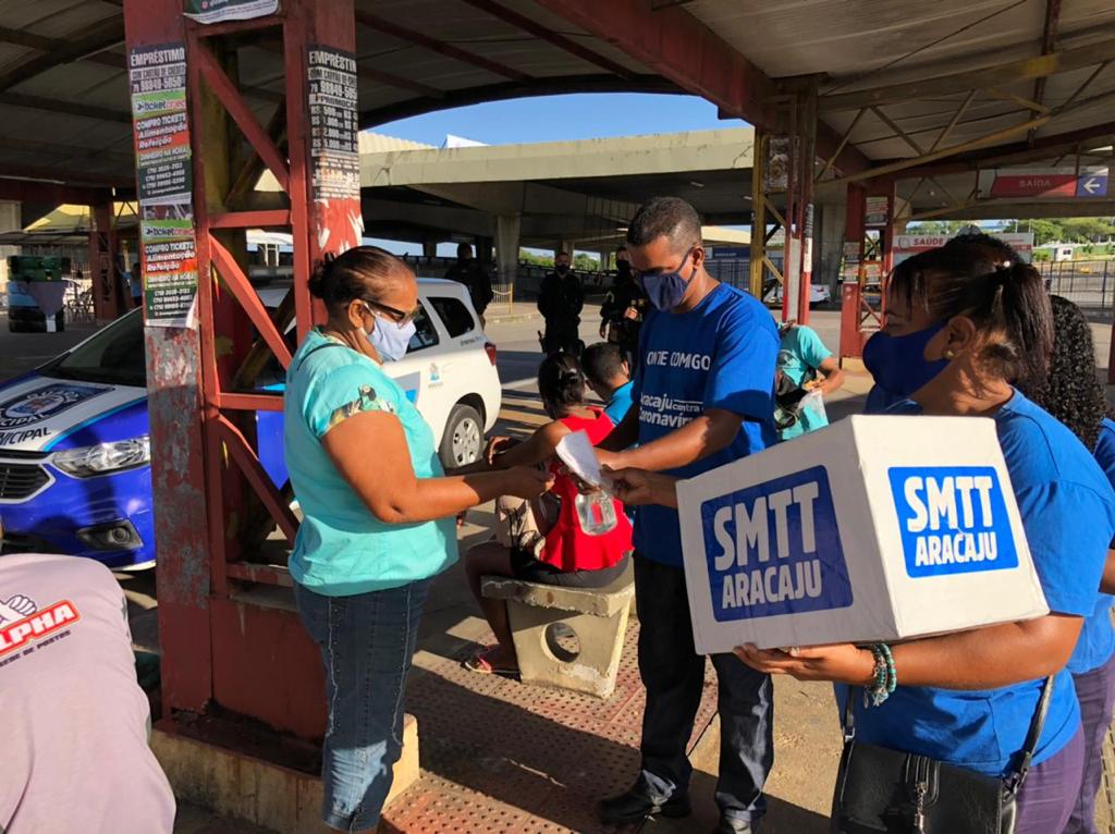 População aprova distribuição de máscaras nos terminais de integração de Aracaju - SMTT Aracaju